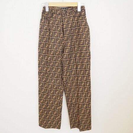 上品なズッカ柄 フェンディのパンツを買取しました