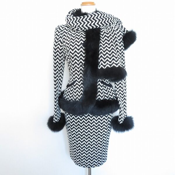 レアな縞模様につい見入る ベラのスカートスーツを買取しました