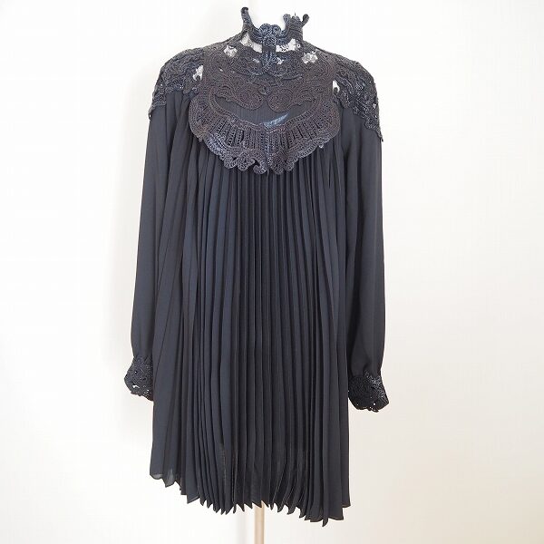 風格のあるレースとプリーツが美しい ヴィヴィアンタムのワンピースを買取しました