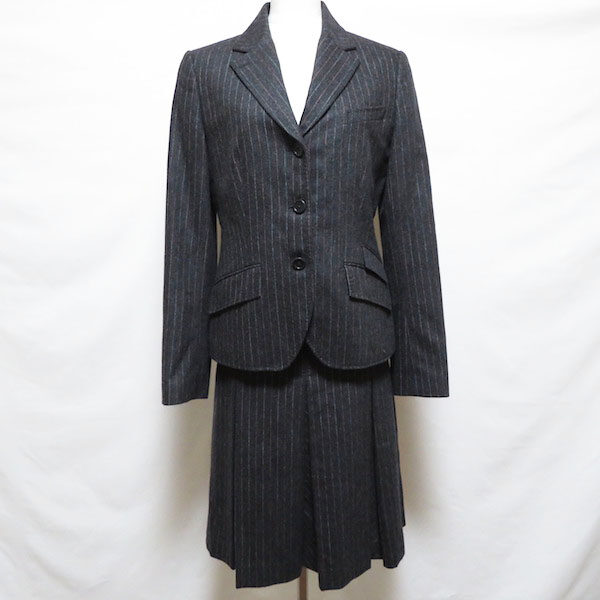 きっちりしすぎないデザインがよい ポールスミスのスカートスーツを買取しました
