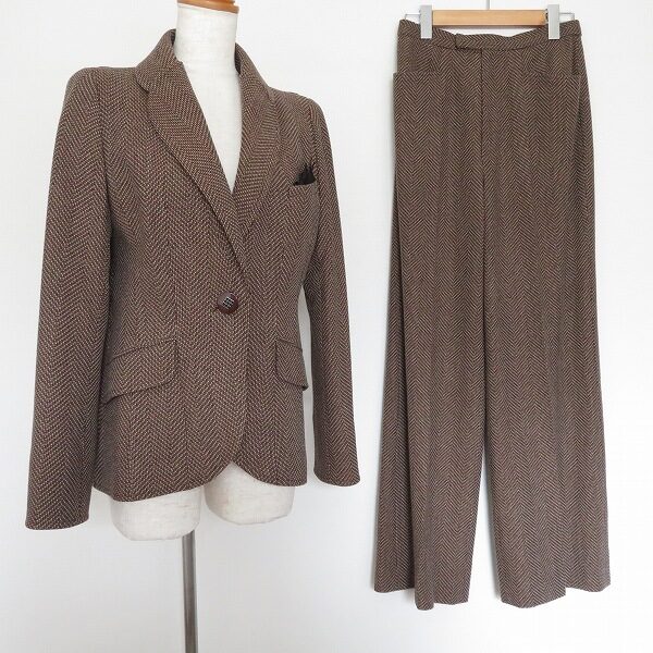 芯のある色合いに惹かれる イネスのパンツスーツを買取しました