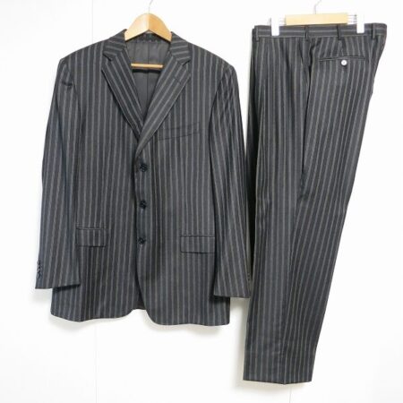 しっかりしたストライプが聡明さを出す ロエベのメンズスーツを買取しました