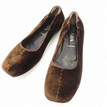 しっとりと上品に仕上がる プラダのフラットシューズを買取しました