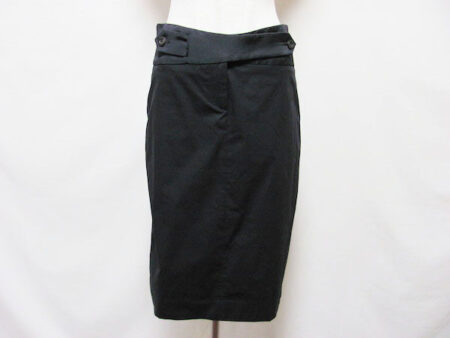 グラマーに上品に仕上がる フェラガモのスカートを買取しました