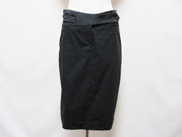 グラマーに上品に仕上がる フェラガモのスカートを買取しました