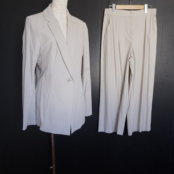 お仕事ができる女性になりきれる ミラショーンのセットアップを買取しました