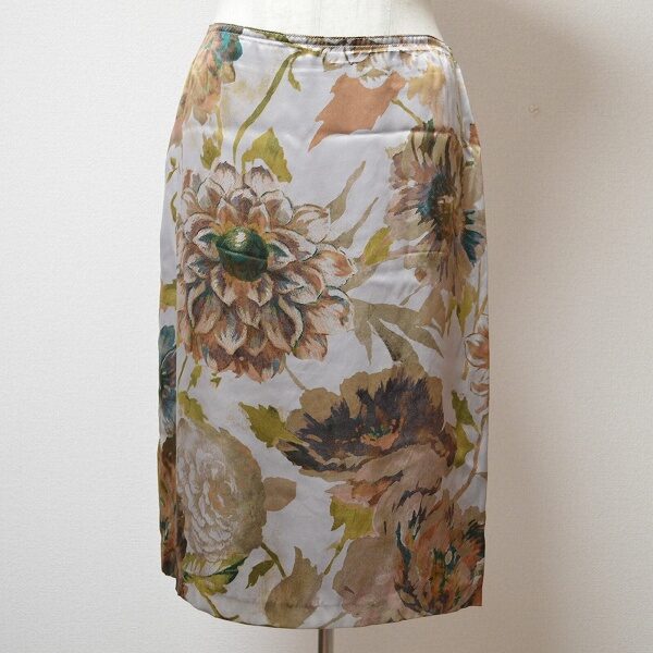 豪華で温かみある柄が素敵なエトロのスカートを買取しました