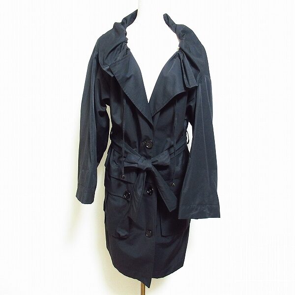 線が細いデザインで控えめ女性に！ヴァレンティノのコートを買取しました