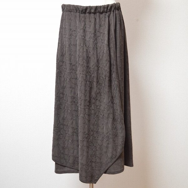 デザインも風合いも大人の雰囲気なエイココンドウのスカートを買取!