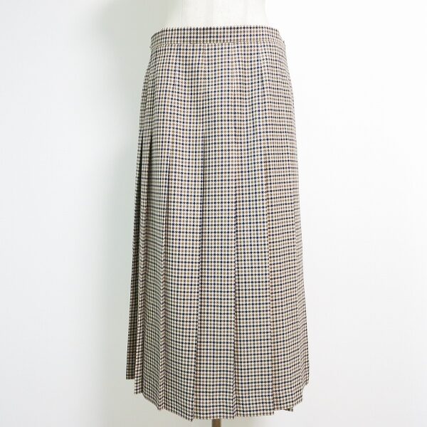 ロイヤル感のある雰囲気でおしゃれ!アクアスキュータムのスカートを買取しました