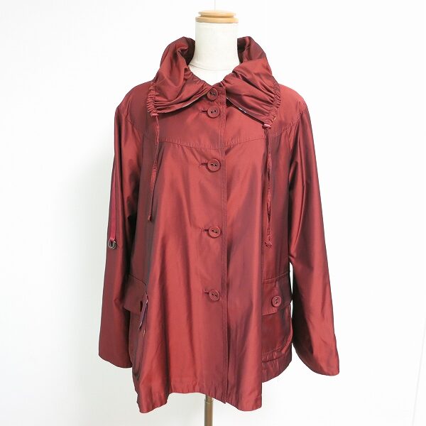 光沢×赤でエレガントレディに！トクコのコートを買取しました