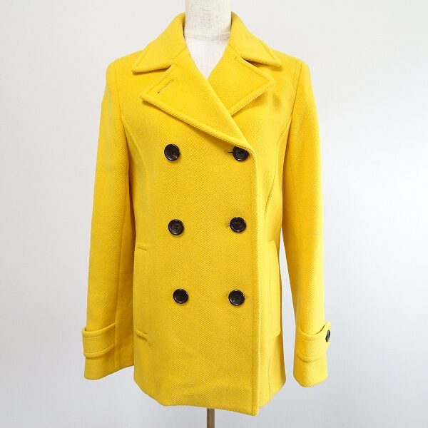 鮮やかな黄色で華のある女性に バーバリーのコートを買取しました