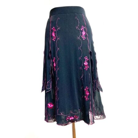 黒×花柄が凛とした女性へ！ヴィヴィアンタムのスカートを買取しました