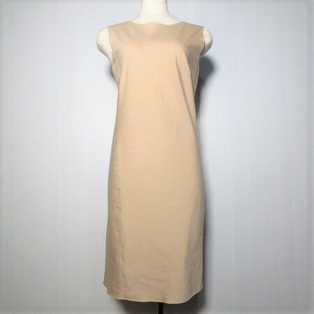 シンプルな中に隠しきれない華やかさ プラダのワンピースを買取しました