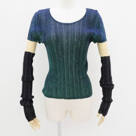 しっとり感溢れる プリーツプリーズのカットソーを買取しました