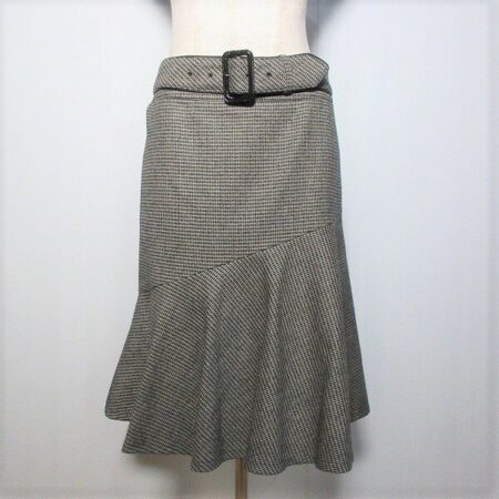 しなやかなマーメイドスカートバーバリーブルーレーベルのスカートのお洋服を買取しました