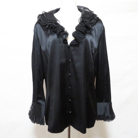 首回りのフリルがエレガント セントジョンのブラウスを買取しました