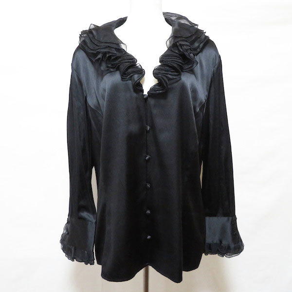 首回りのフリルがエレガント セントジョンのブラウスを買取しました