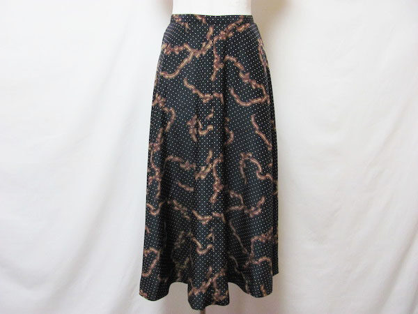 かっこいいリボンが上級感を出す カネコイサオのスカートを買取しました