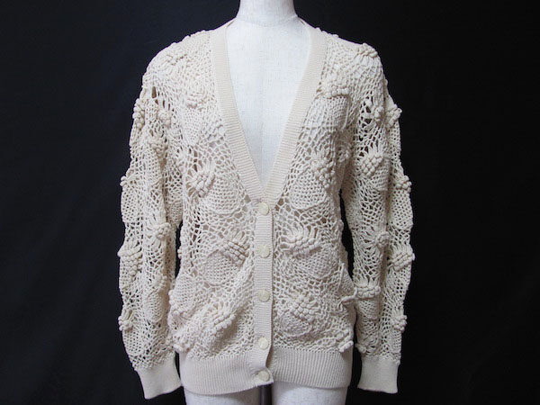 華やぐ印象を与えられる カネコイサオのカーディガンを買取しました