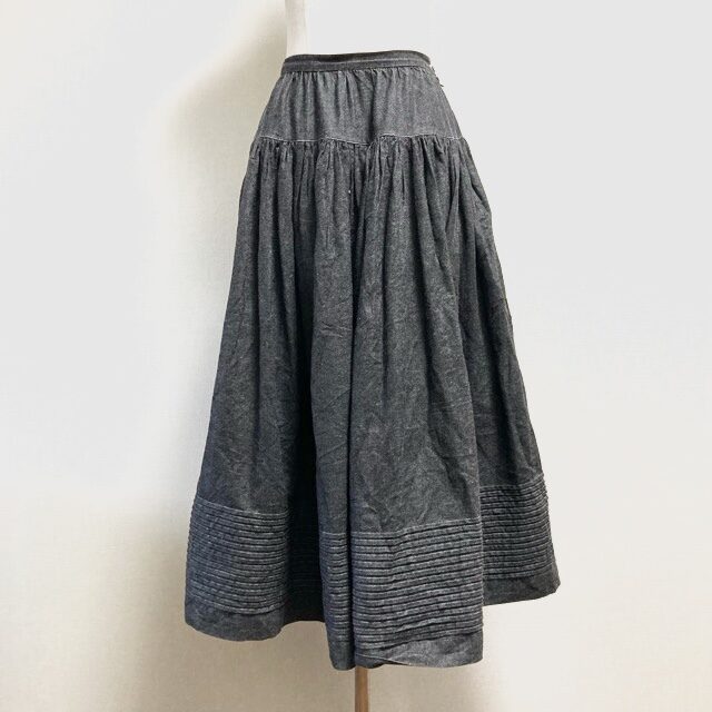 女性らしくもさっぱり インゲボルグのスカートを買取しました