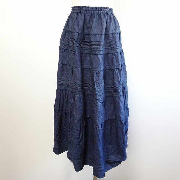 優しい膨らみとレースがマッチ カネコイサオのスカートを買取しました