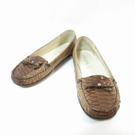 パイソン×リボンの組み合わせがレア プラダのローファーを買取しました