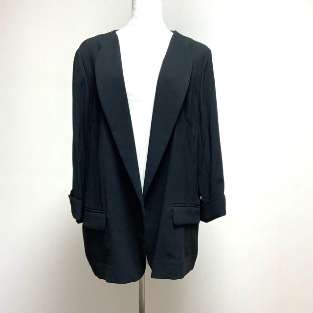 ほっそりとした印象になる ローズティアラのジャケットを買取しました