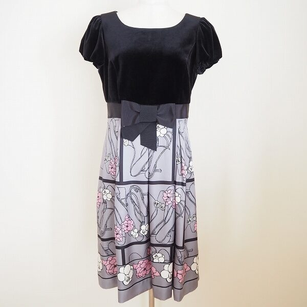 心ときめくスカート部分に見入る エムズグレイシーのワンピースを買取しました