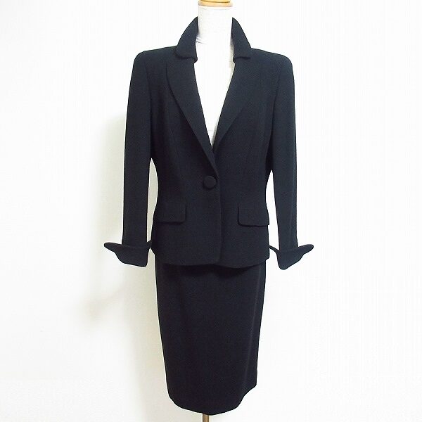 動じない女性を演出 イネスのスカートスーツを買取しました