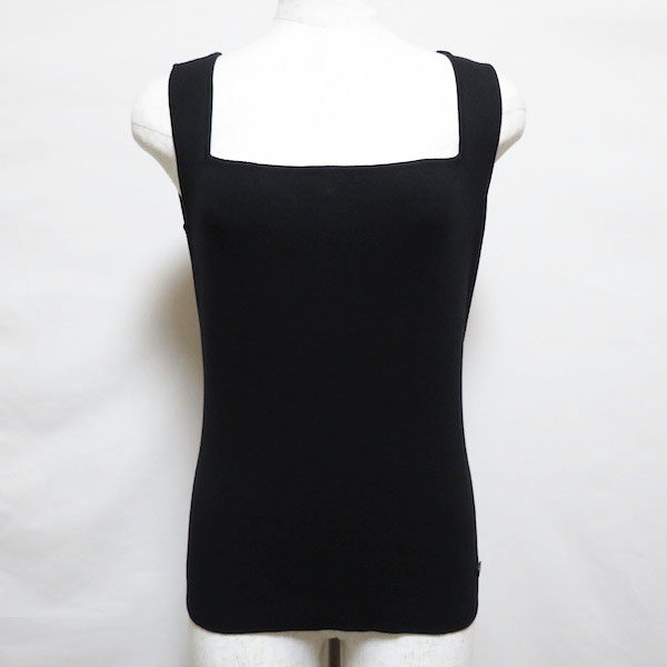 スッキリと上品さが際立つ フォクシーのカットソーを買取しました