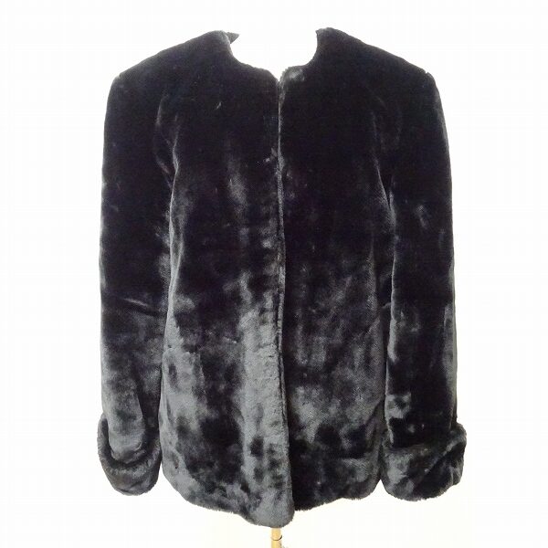 フェイクファーでスマートさを演出 カネコイサオのコートを買取しました