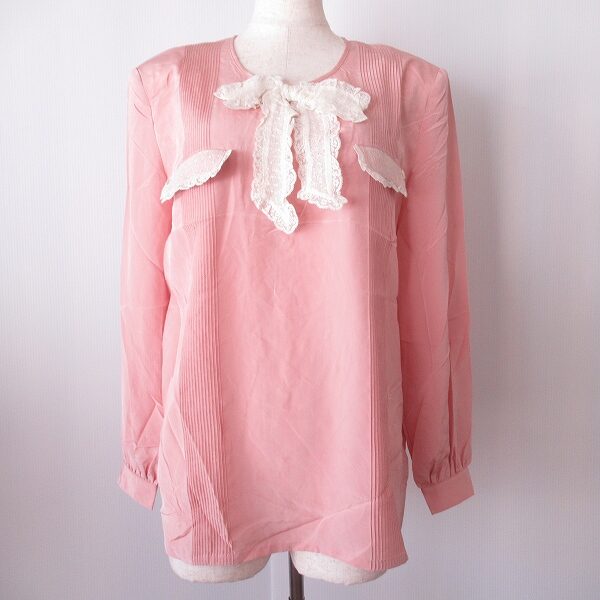 張り切りすぎないピンクが素敵 インゲボルグのブラウスを買取しました