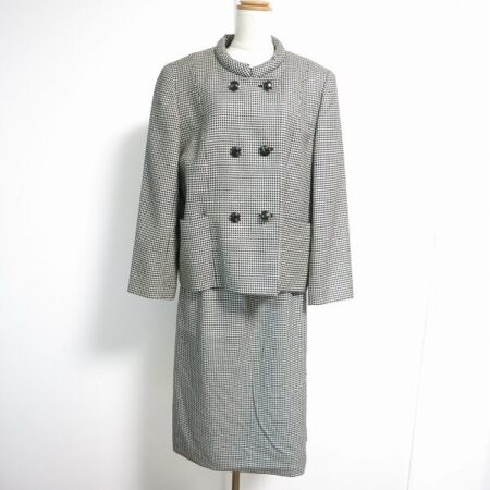 安定感のある格子柄 レリアンのスカートスーツを買取しました