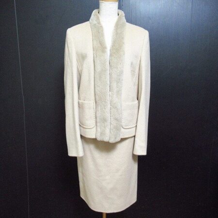 清潔感と上品さが際立つ マックスマーラのスカートスーツを買取しました