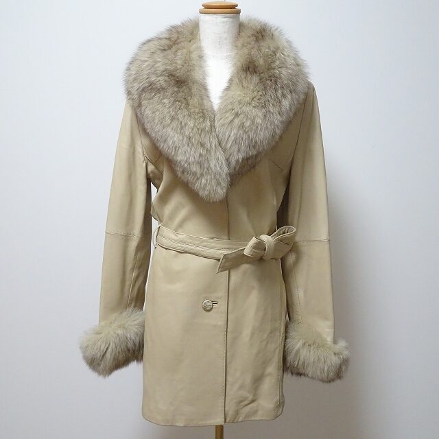 大きなファーが優しく包んでくれる バルマンのコートを買取しました