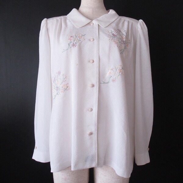 ボリュームある肩ラインが特徴的な三年坂のブラウスを買取しました