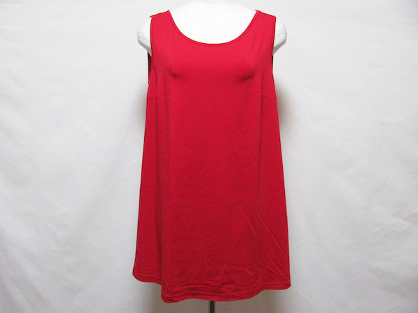 落ちつきを感じるトクコの赤カットソーを買取しました