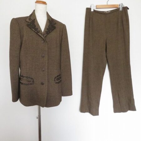 色気のあるブラウンに心惹かれる アルバロッサのパンツスーツをお買取