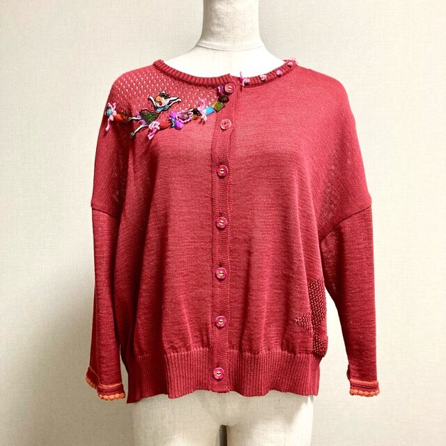 アルベロベロ お買取情報｜赤と細かいビーズが繊細なカーディガン