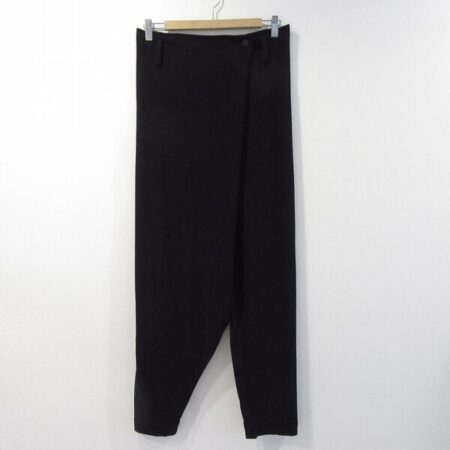 個性的だけれどすっきり決まる！イッセイミヤケのパンツを買取しました