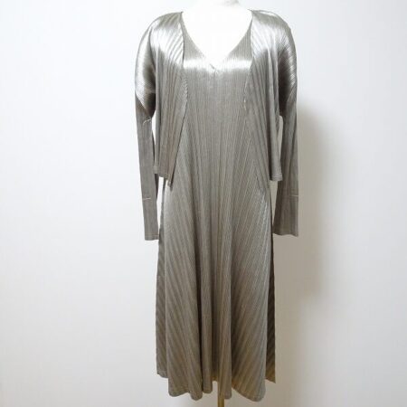 眩しいくらいに艶やか！プリーツプリーズのセットアップを買取しました