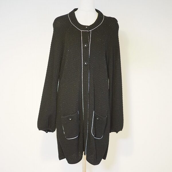 レオナールのコートをお買取|適度に絞られたデザインに身も引き締まります