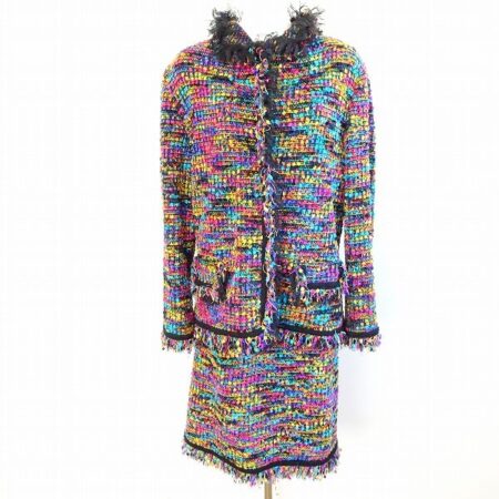 ゴージャス！そして華やかなエスカーダのスカートスーツを買取しました