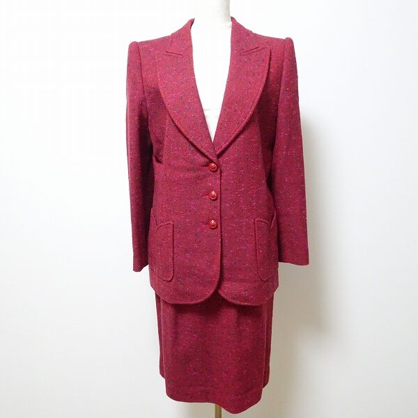 洋服のプロの買取|ジュンアシダのスカートスーツを買取しました!シックな赤が魅力的