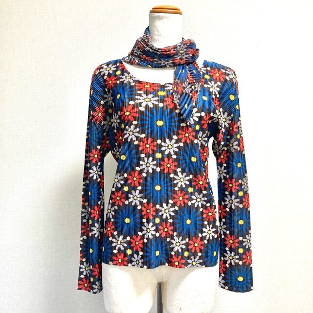 プリーツプリーズのカットソーをお買取｜ポップで鮮やかな花が美しい！