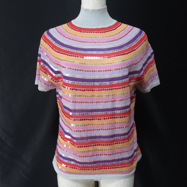 虹のような輝きを感じる トクコのセーターを買取しました