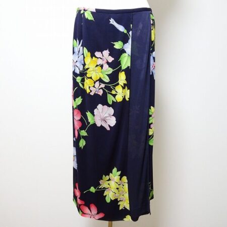 【出張買取にて買取したレオナールのスカート】本物のような花柄が素敵です