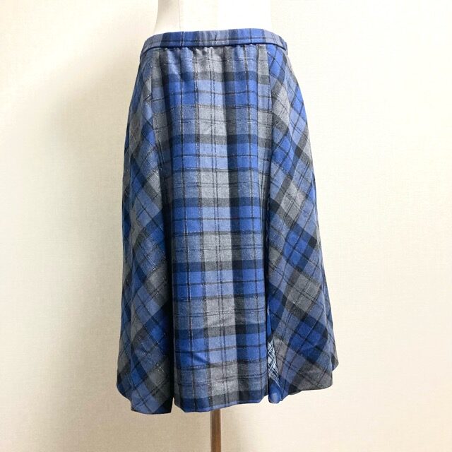 品よくスマートに決まる!ユキトリイのスカートを買取しました