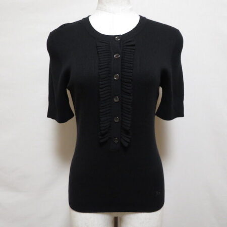 シンプルなのに華がある！バーバリーのリブニットを買取しました